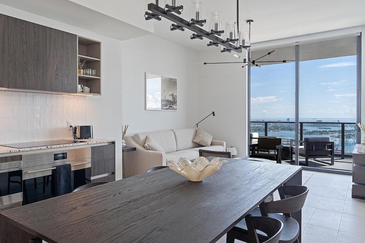 Lux 3bd Penthouse Line, Water And View